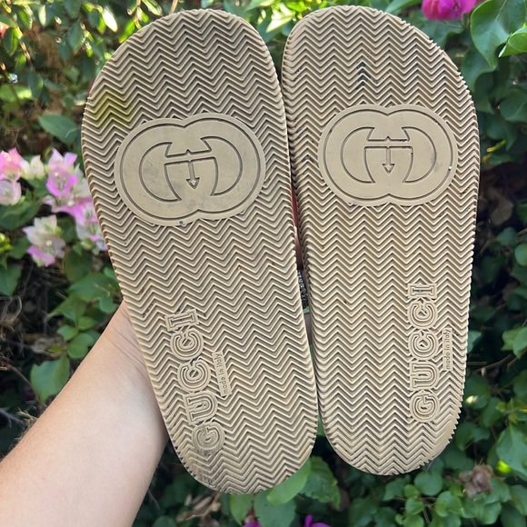Gucci Rubber GG interlock slides sandals.❤️ - Picture 9 of 17
